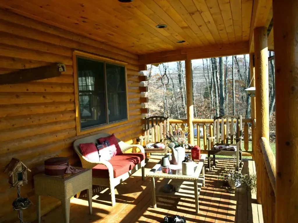 Buechel 06595 cedar log home porch