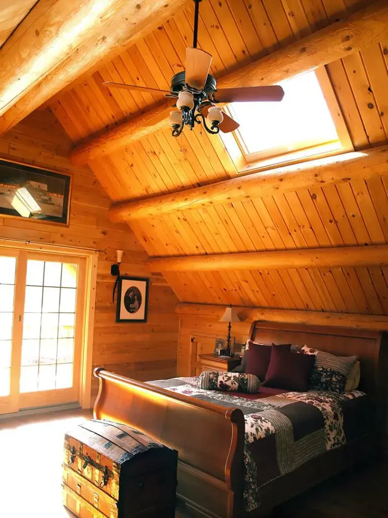 Buechel 06595 cedar log home bedroom