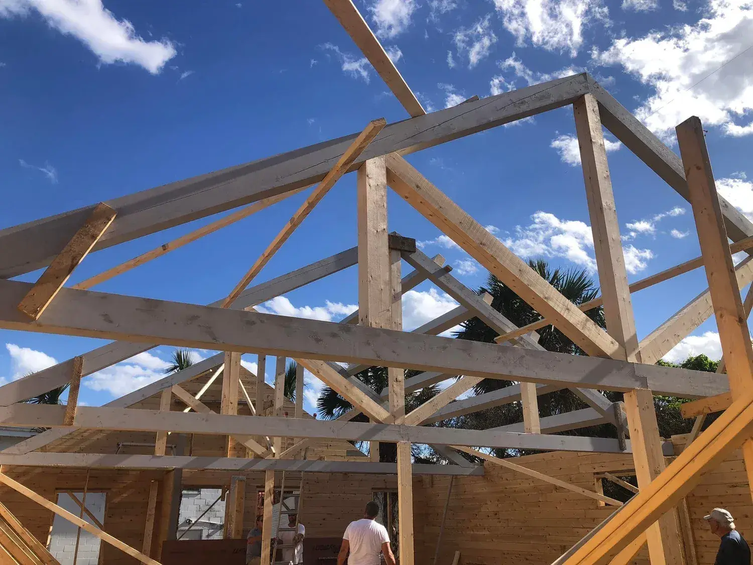 Roof trusses being set on a cedar home