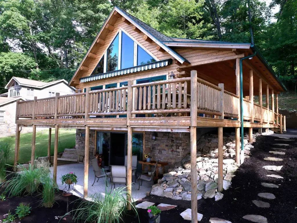 Kodiak 03203 cedar log home exterior