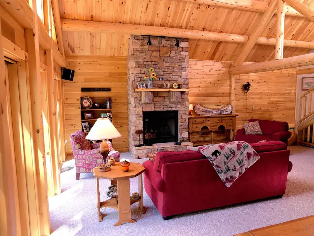 Kodiak 03203 cedar log home living room