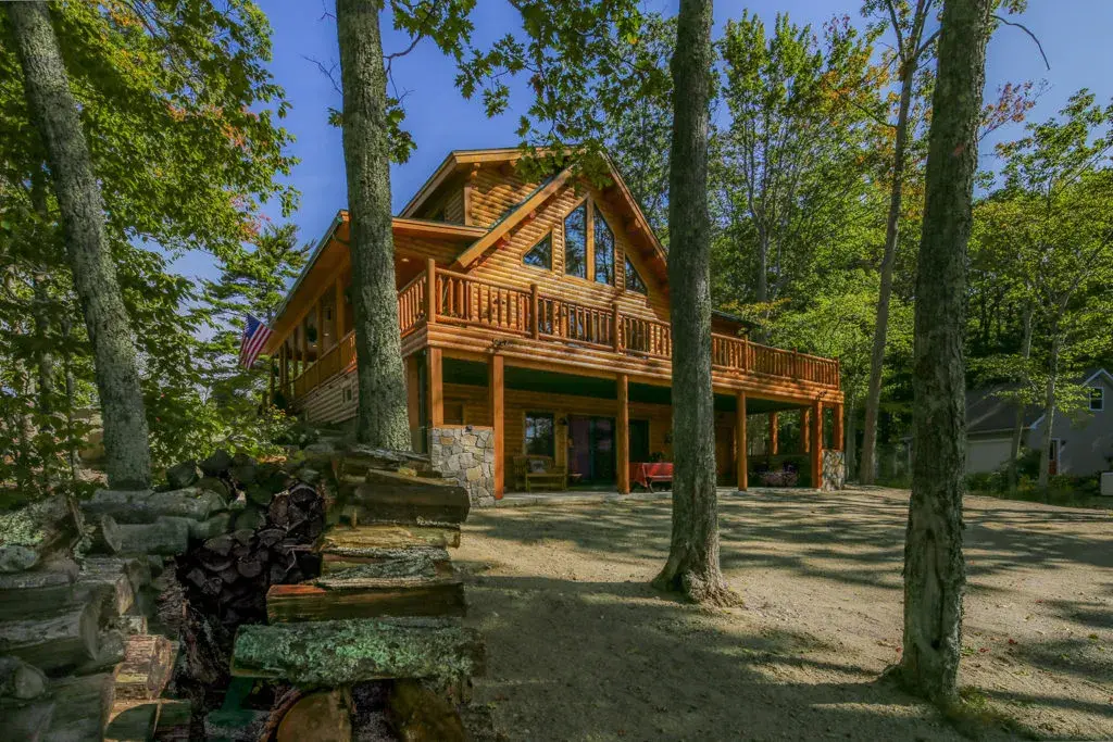 Modified Kodiak 16424 cedar log home, photo 2