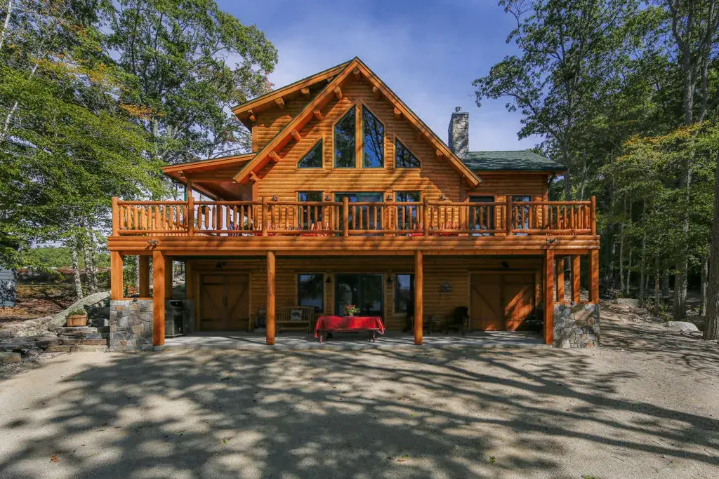 Modified Kodiak 16424 cedar log home, photo 3