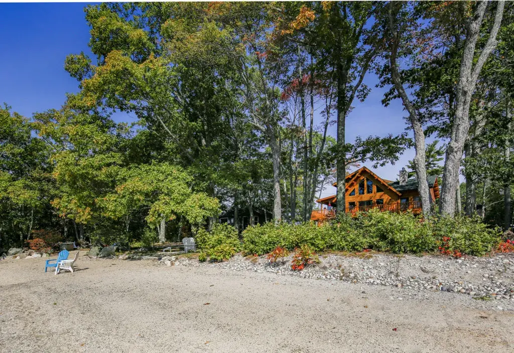 Modified Kodiak 16424 cedar log home, photo 4