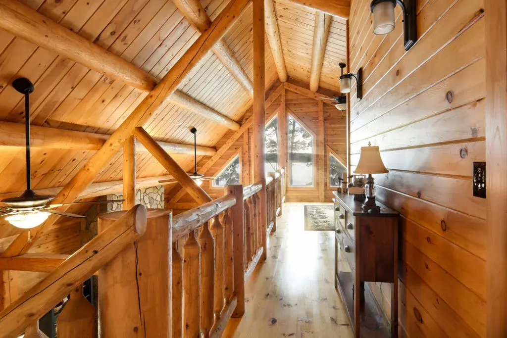 Modified Kodiak 16424 cedar log home, photo 10