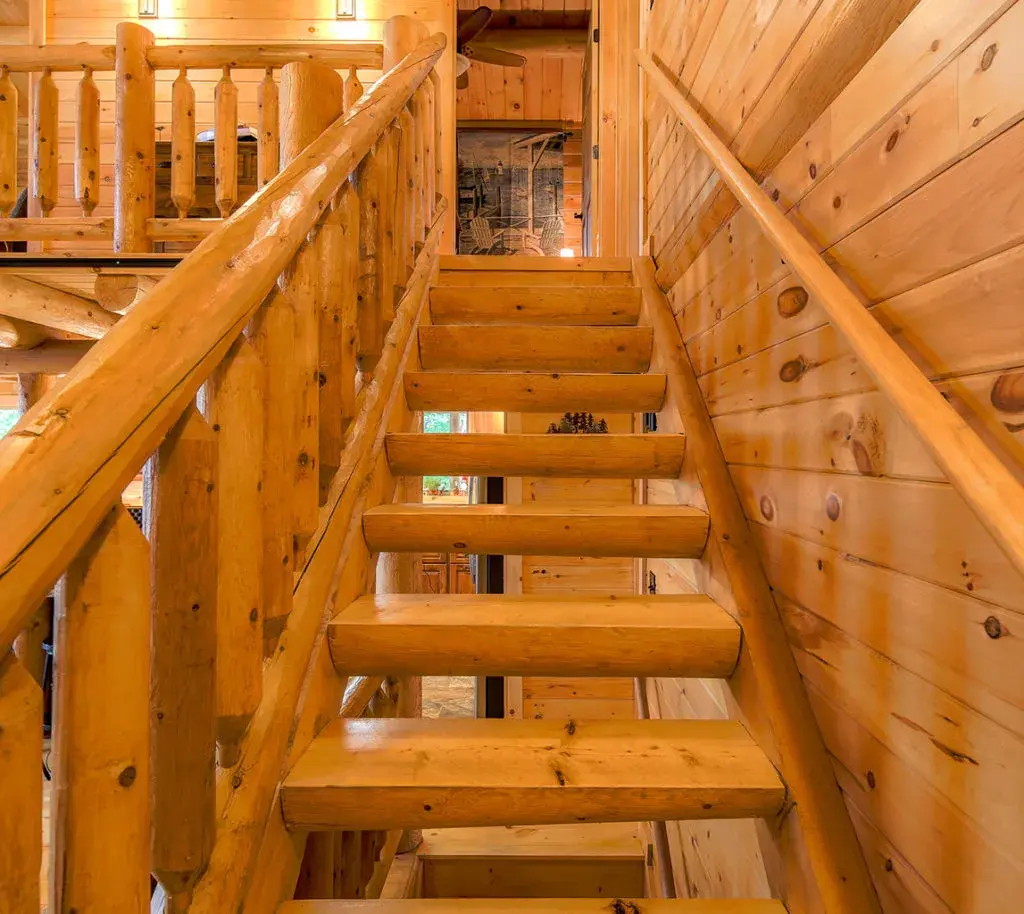 Modified Kodiak 16424 cedar log home, photo 11
