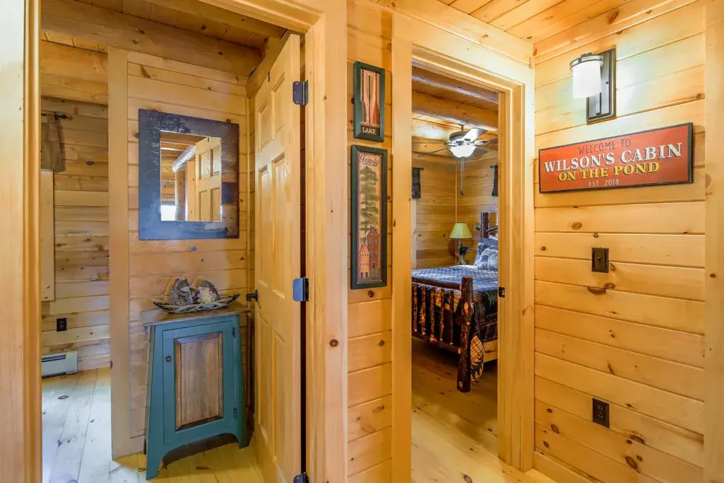 Modified Kodiak 16424 cedar log home, photo 12