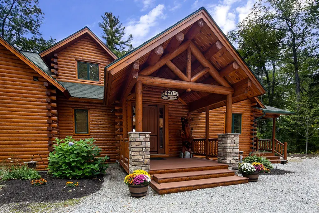 Modified Lakeview 10032 cedar log home, photo 3
