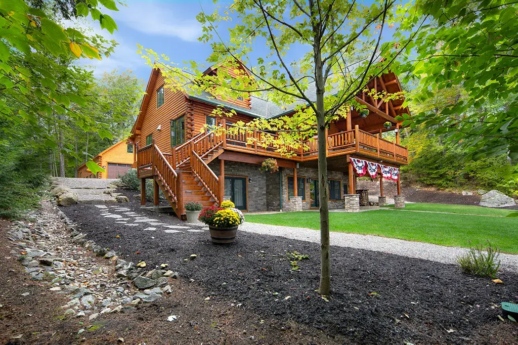 Modified Lakeview 10032 cedar log home, photo 5