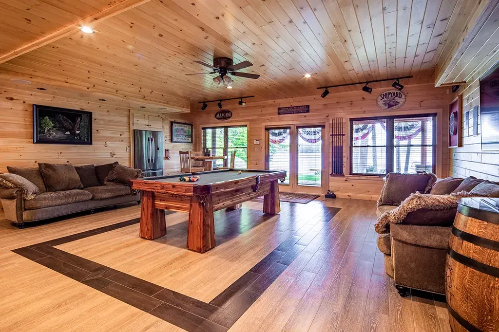 Modified Lakeview 10032 cedar log home, photo 10