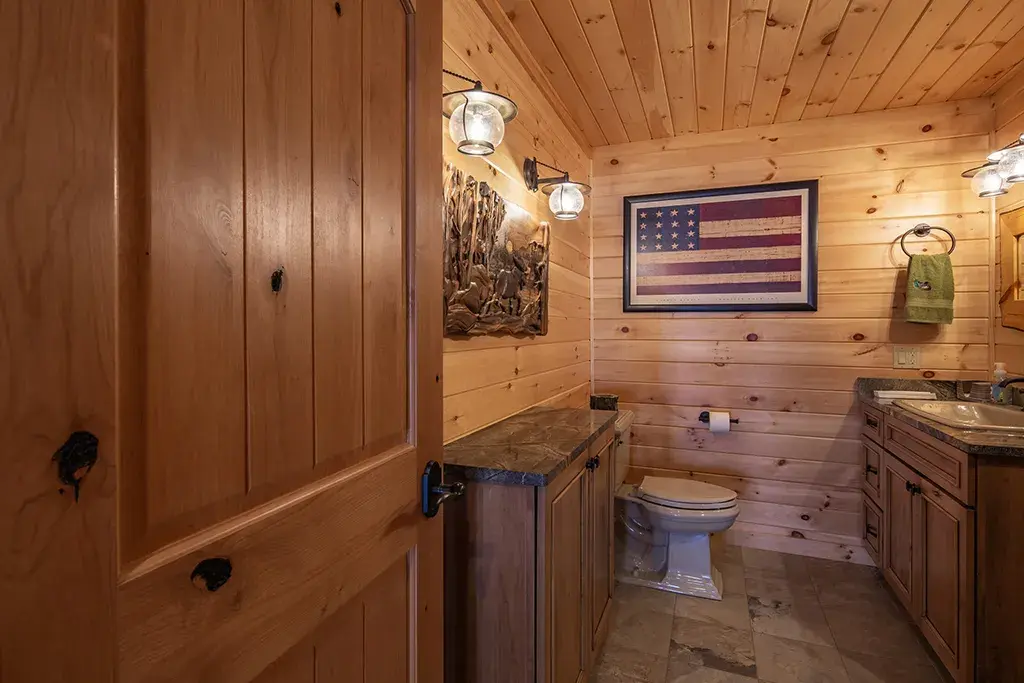 Modified Lakeview 10032 cedar log home, photo 13