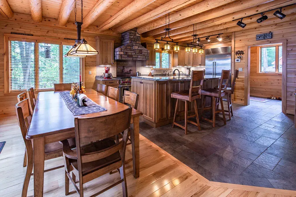 Modified Lakeview 10032 cedar log home, photo 16