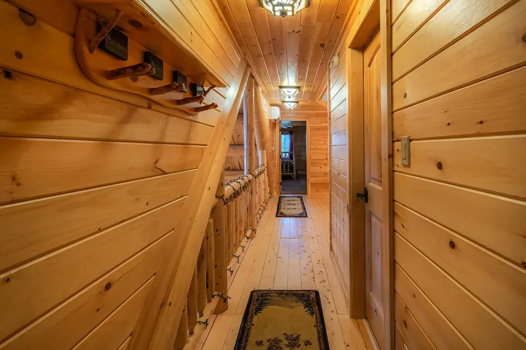 Modified Lakeview 10032 cedar log home, photo 29