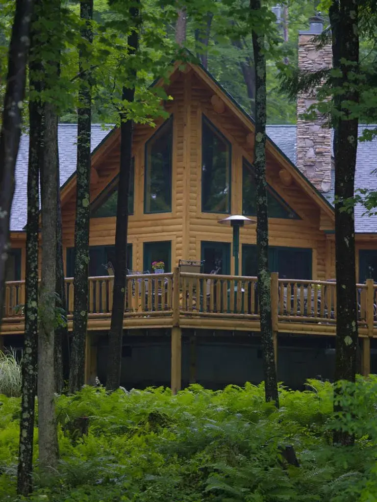 Plantation 02020 cedar log home exterior