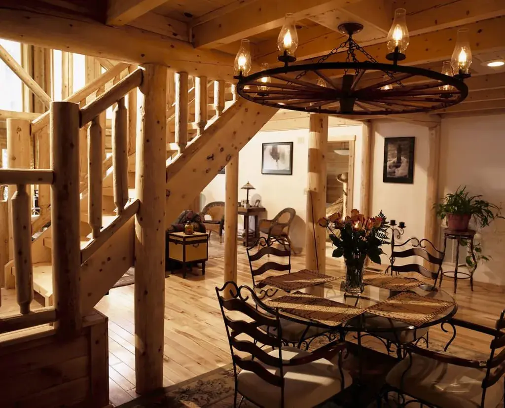 Plantation 02020 cedar log home dining area