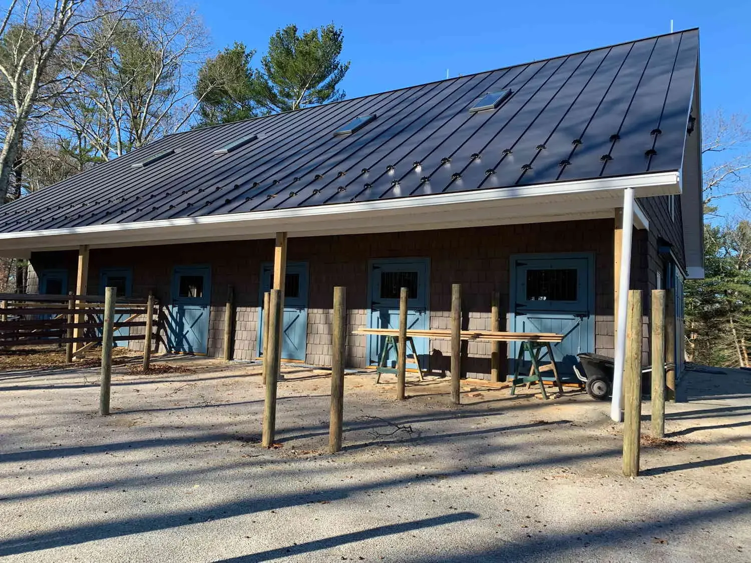 Insulated equestrian barn from the EPS livestock collection