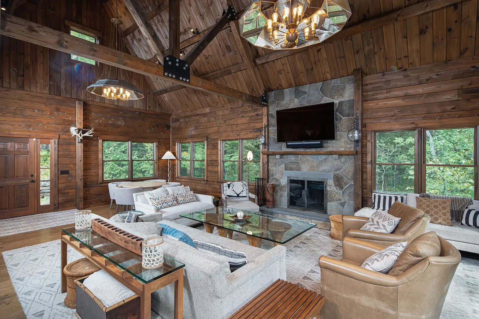 Furnishing with earthen tones and natural fabrics add textural layers and understated elegance, letting the craftsmanship of the woodwork take center stage. 