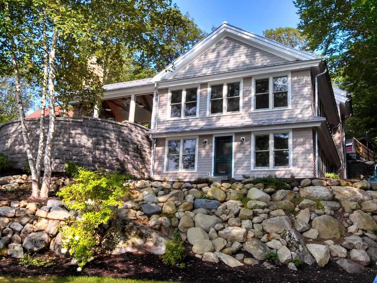 Exterior modern home with retaining wall
